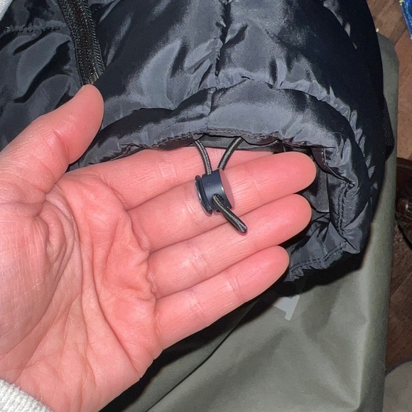 Elegant Black Puffer Jacket for Women cropped adjustable - Picture 9 of 9